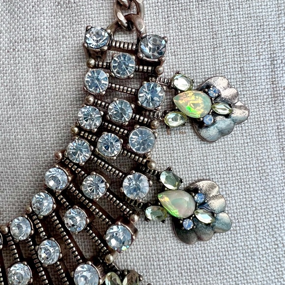 Lydell NYC plastron gold necklace with gems and rhinestones - Picture 3 of 8